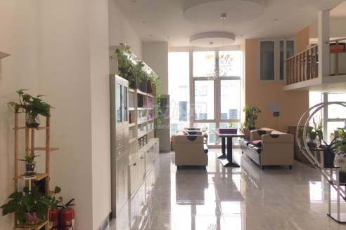 华商时代广场145平半复式,可用200多平,精装修部分家具